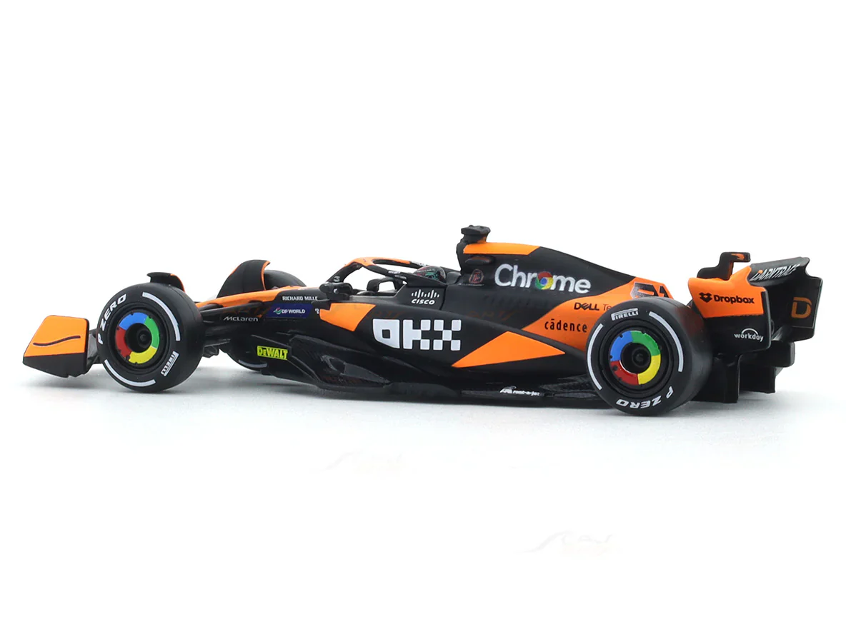 2024 McLaren MCL38 No. 81 Oscar Piastri 1:43 Bburago Formula 1 diecast scale model car - Image 3