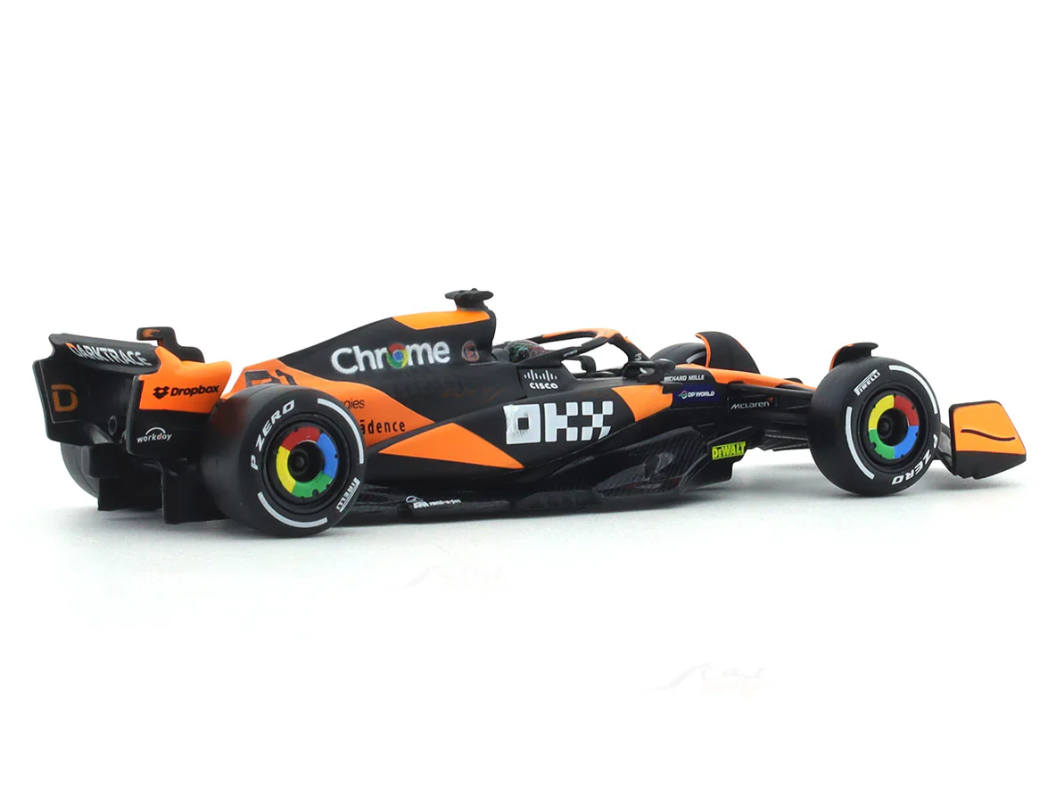 2024 McLaren MCL38 No. 81 Oscar Piastri 1:43 Bburago Formula 1 diecast scale model car - Image 4