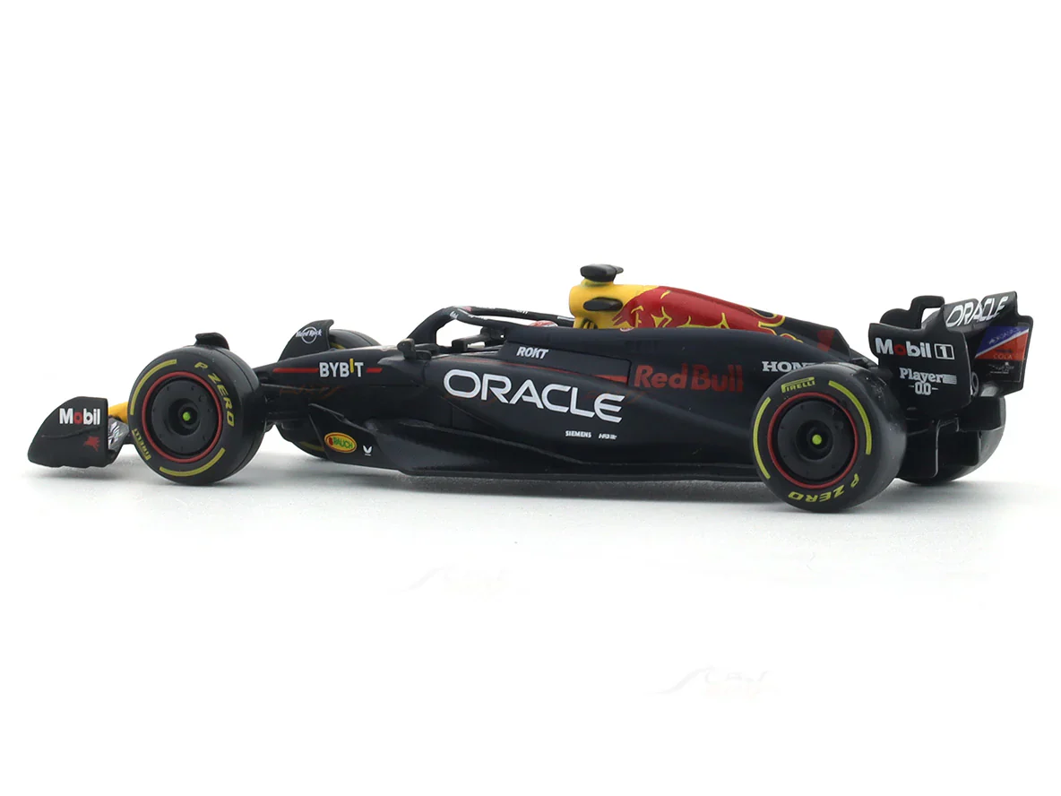 2024 Oracle Red Bull No. 1 Max Verstappen 1:43 Bburago Formula 1 diecast scale model car - Image 3