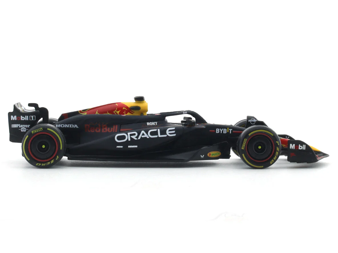 2024 Oracle Red Bull No. 1 Max Verstappen 1:43 Bburago Formula 1 diecast scale model car - Image 5