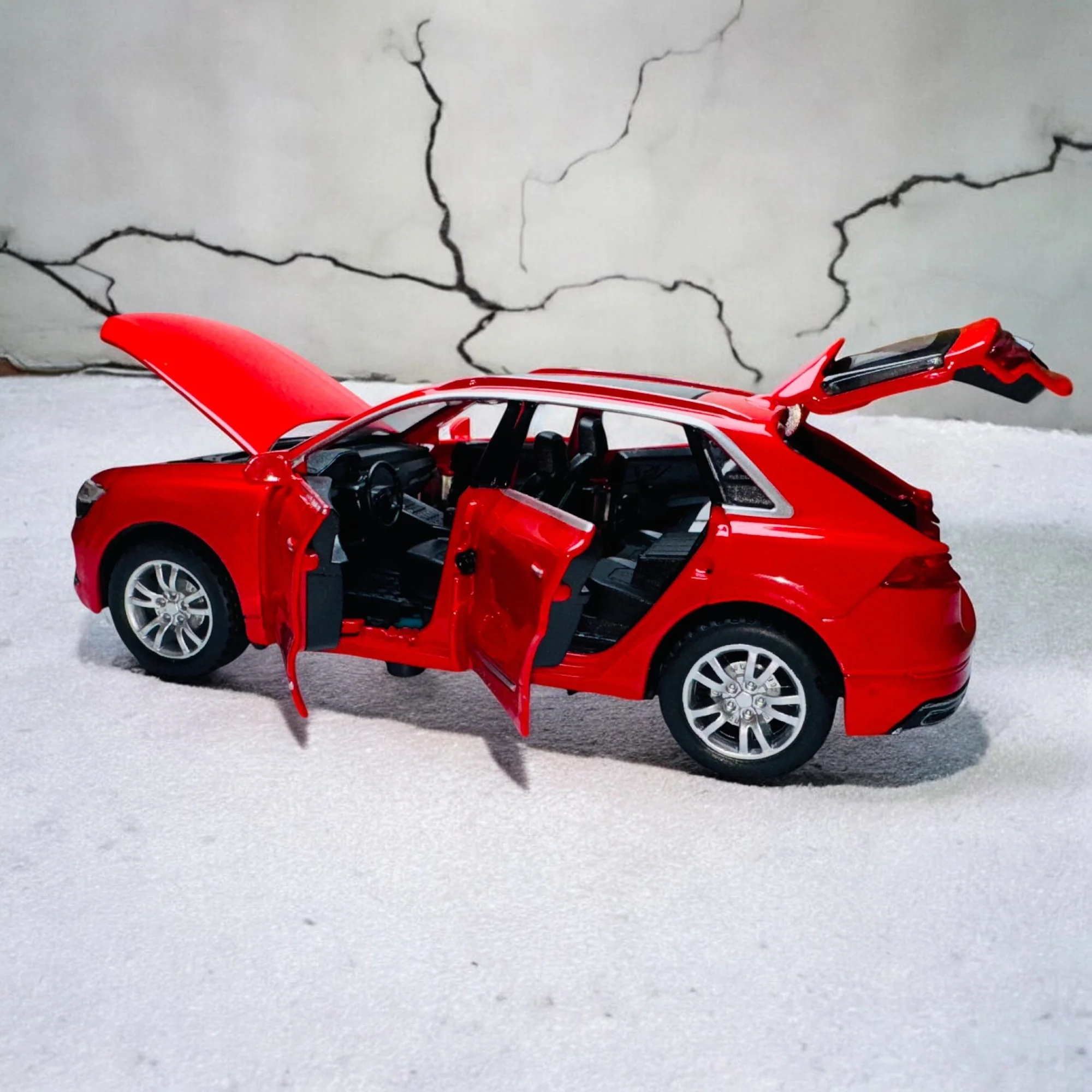 Audi Q8 1:24 diecast scale model car collectible | Assorted Colors - Image 11