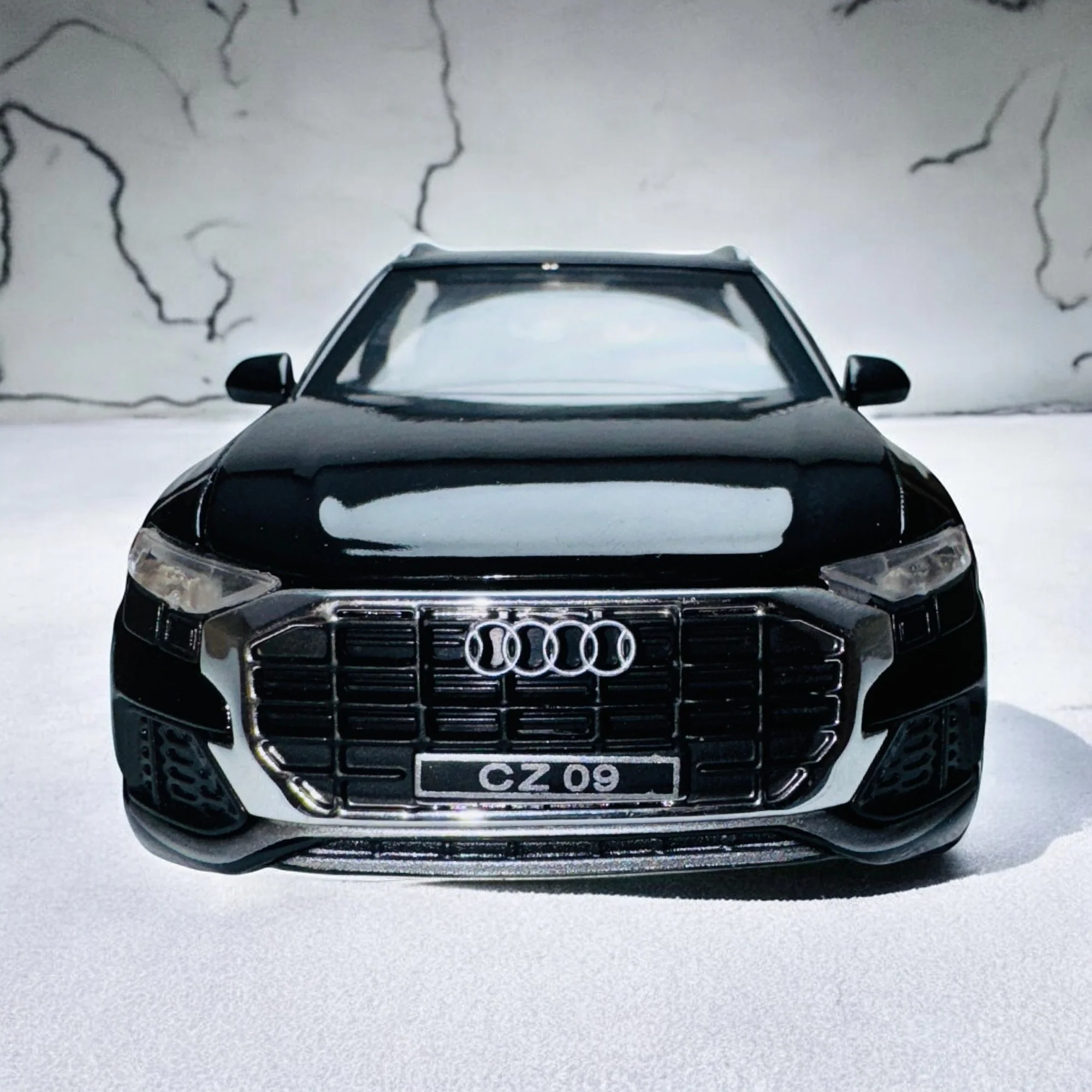 Audi Q8 1:24 diecast scale model car collectible | Assorted Colors - Image 6