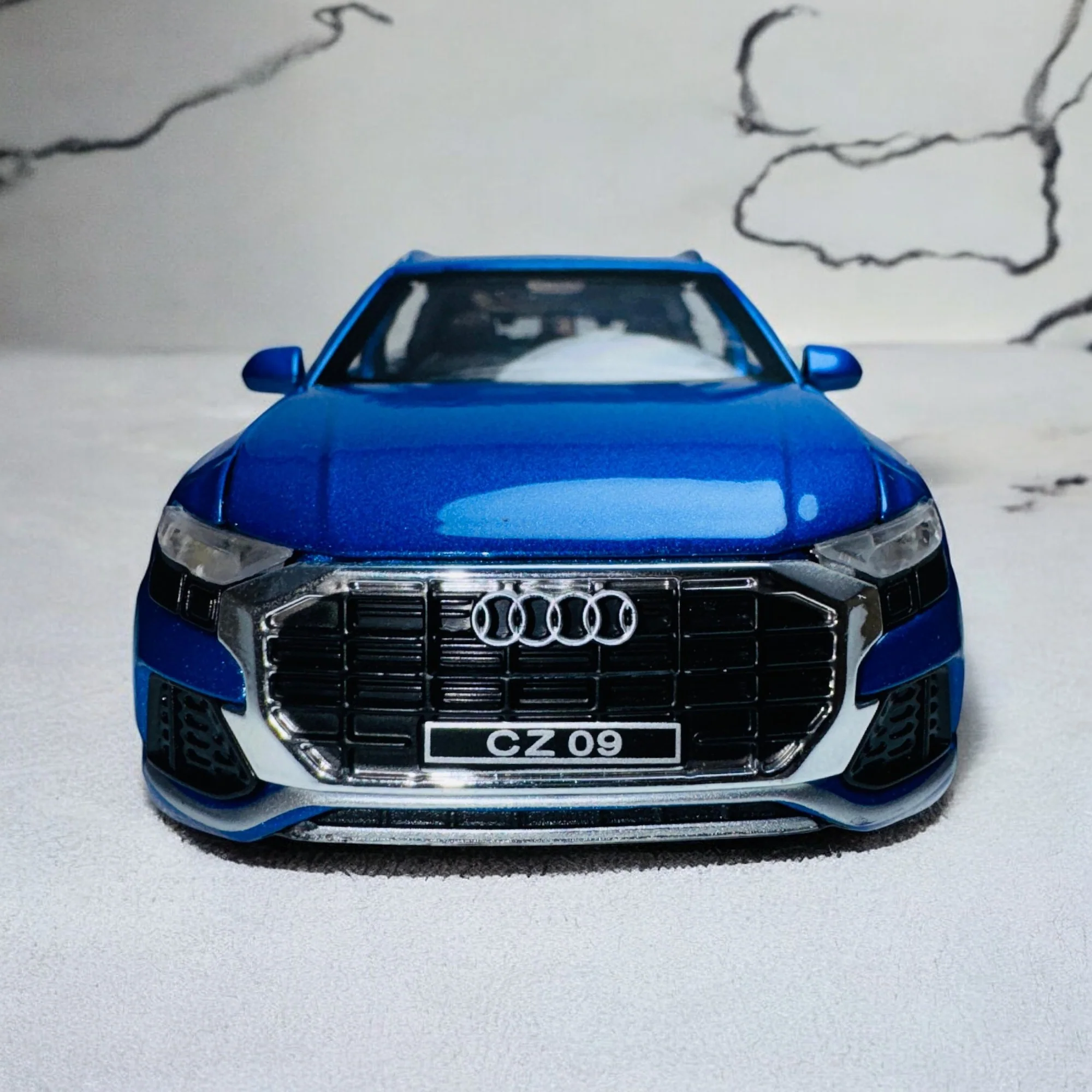 Audi Q8 1:24 diecast scale model car collectible | Assorted Colors - Image 9