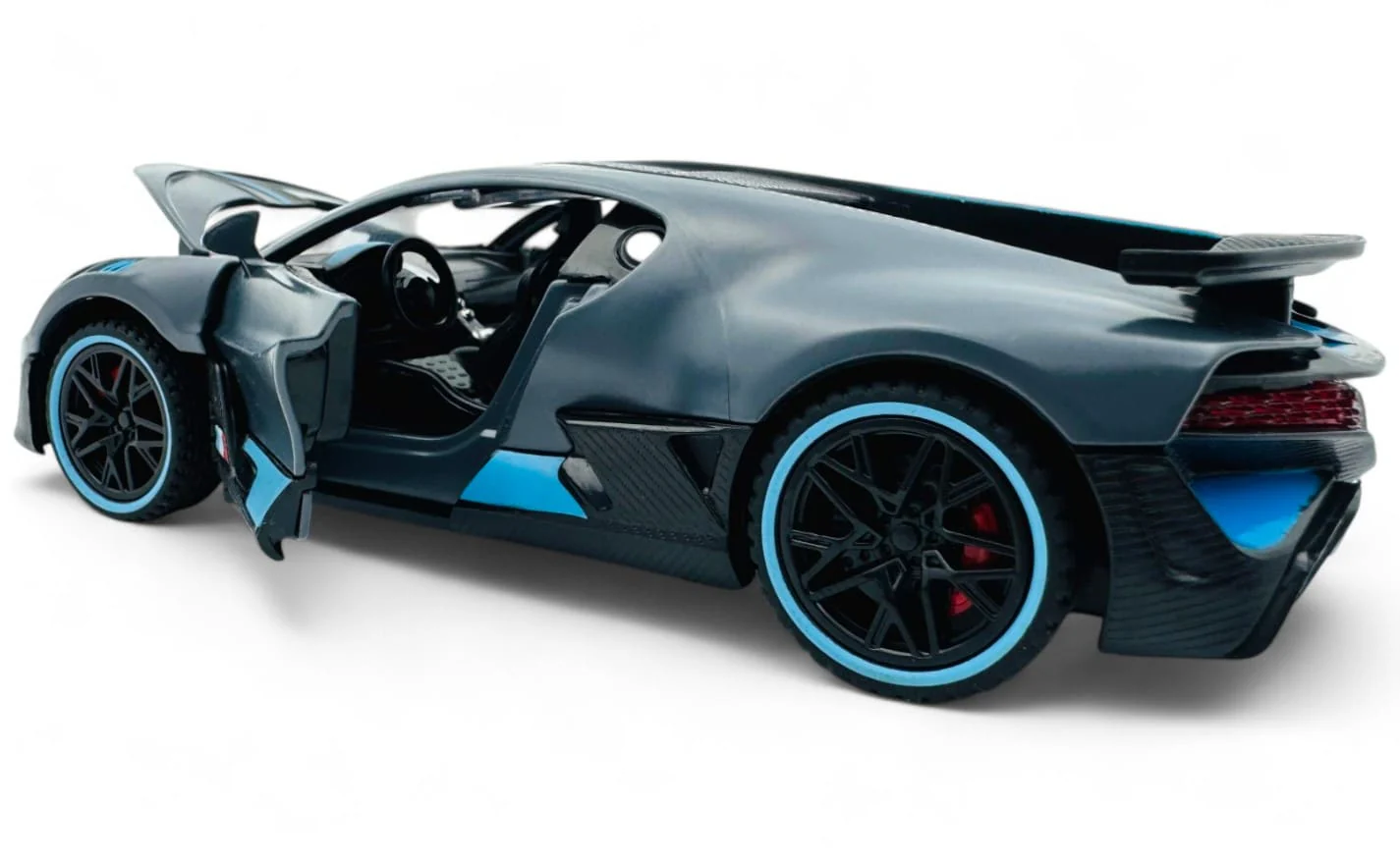Bugatti Divo  1:24 diecast scale model car collectible - Image 3