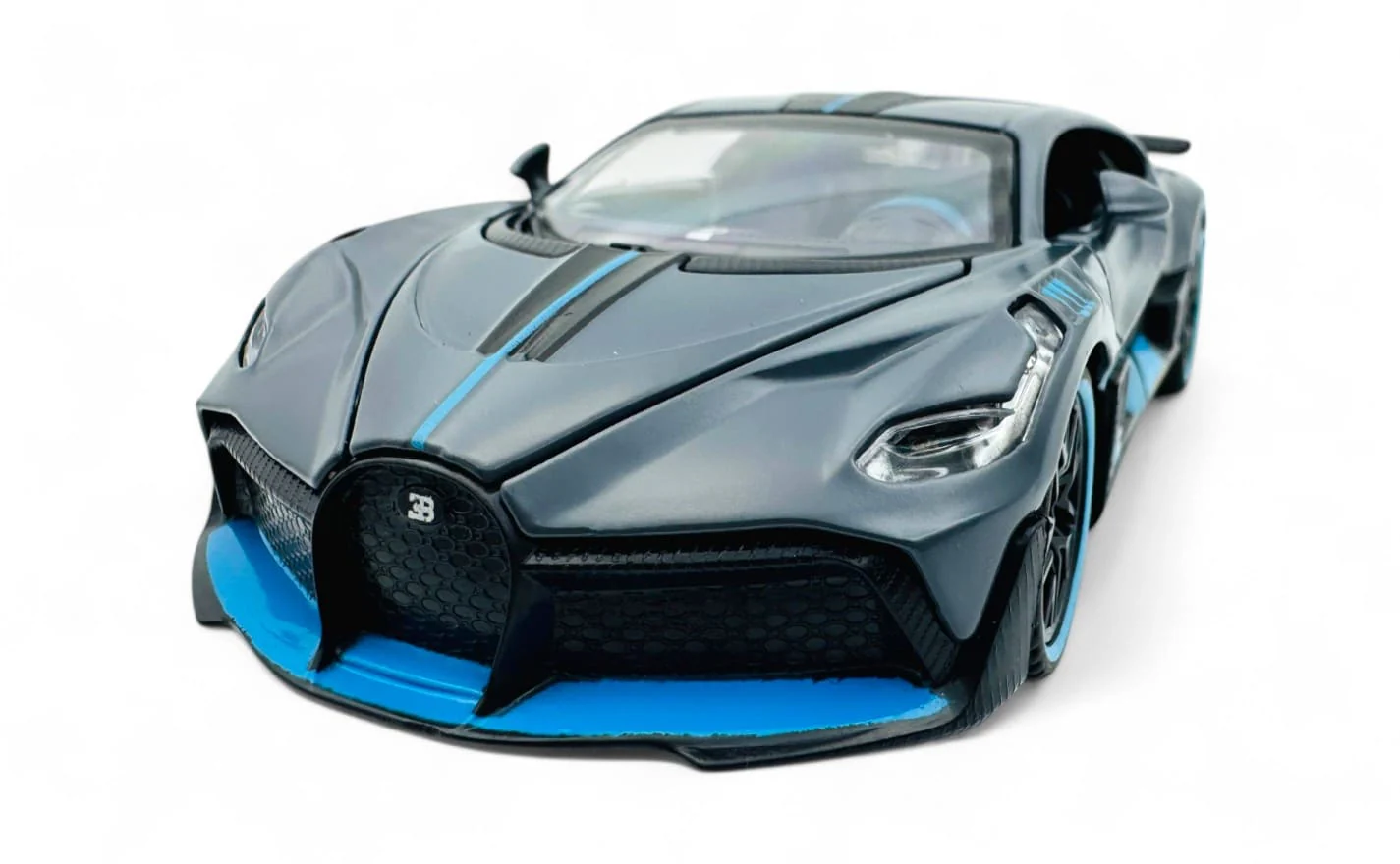 Bugatti Divo  1:24 diecast scale model car collectible - Image 5