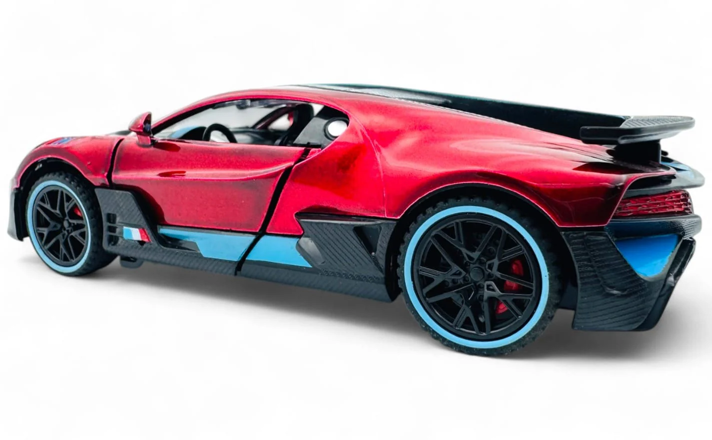Bugatti Divo  1:24 diecast scale model car collectible - Image 9