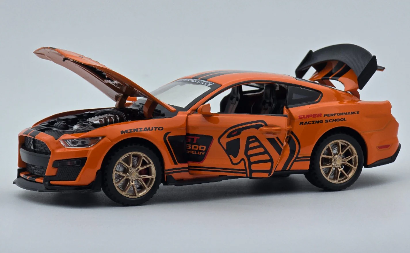 Ford Mustang Shelby GT500 1:24 diecast scale model car - Image 10