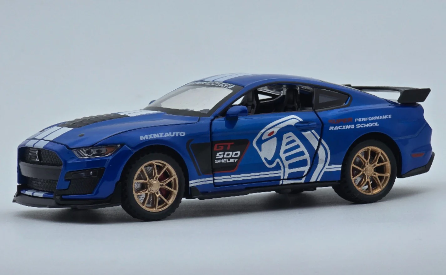 Ford Mustang Shelby GT500 1:24 diecast scale model car - Image 13