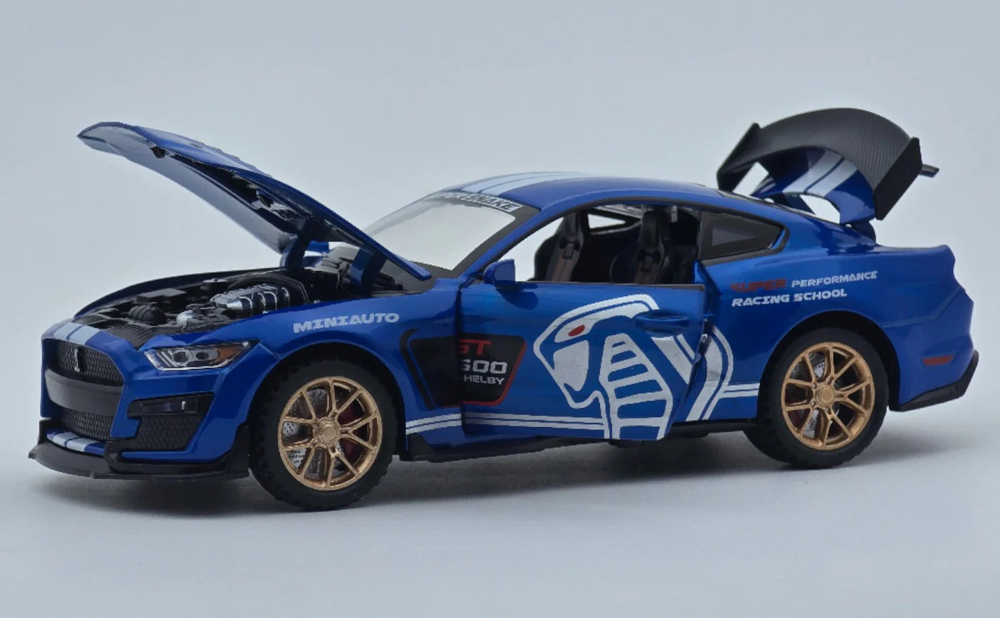 Ford Mustang Shelby GT500 1:24 diecast scale model car - Image 14