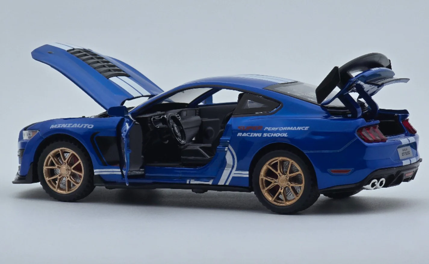 Ford Mustang Shelby GT500 1:24 diecast scale model car - Image 15