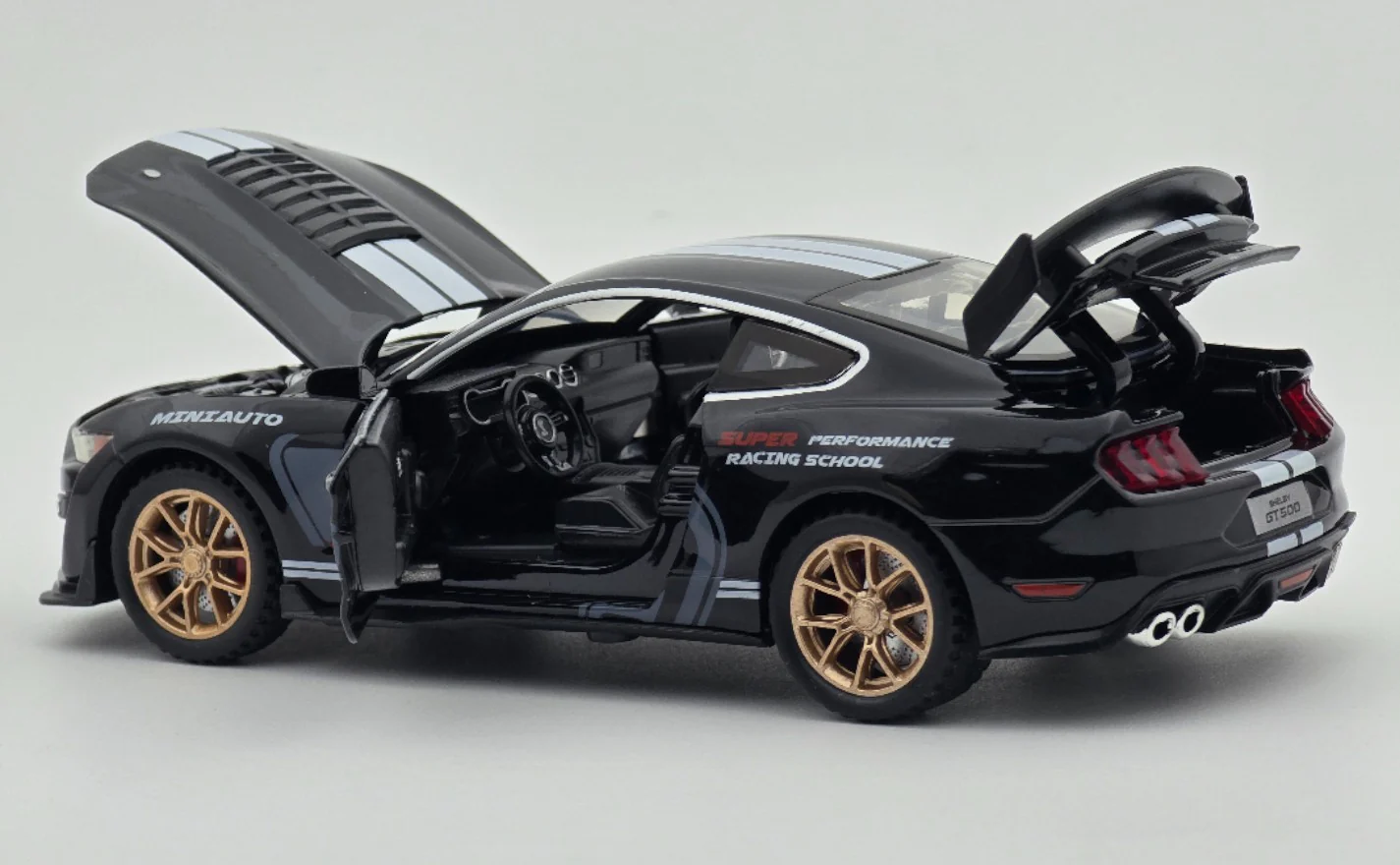 Ford Mustang Shelby GT500 1:24 diecast scale model car - Image 3