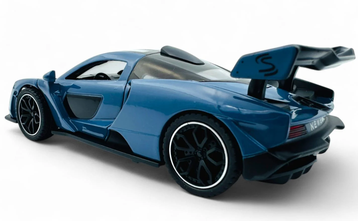 McLaren Senna Supercar 1:24  diecast scale model car collectible - Image 4