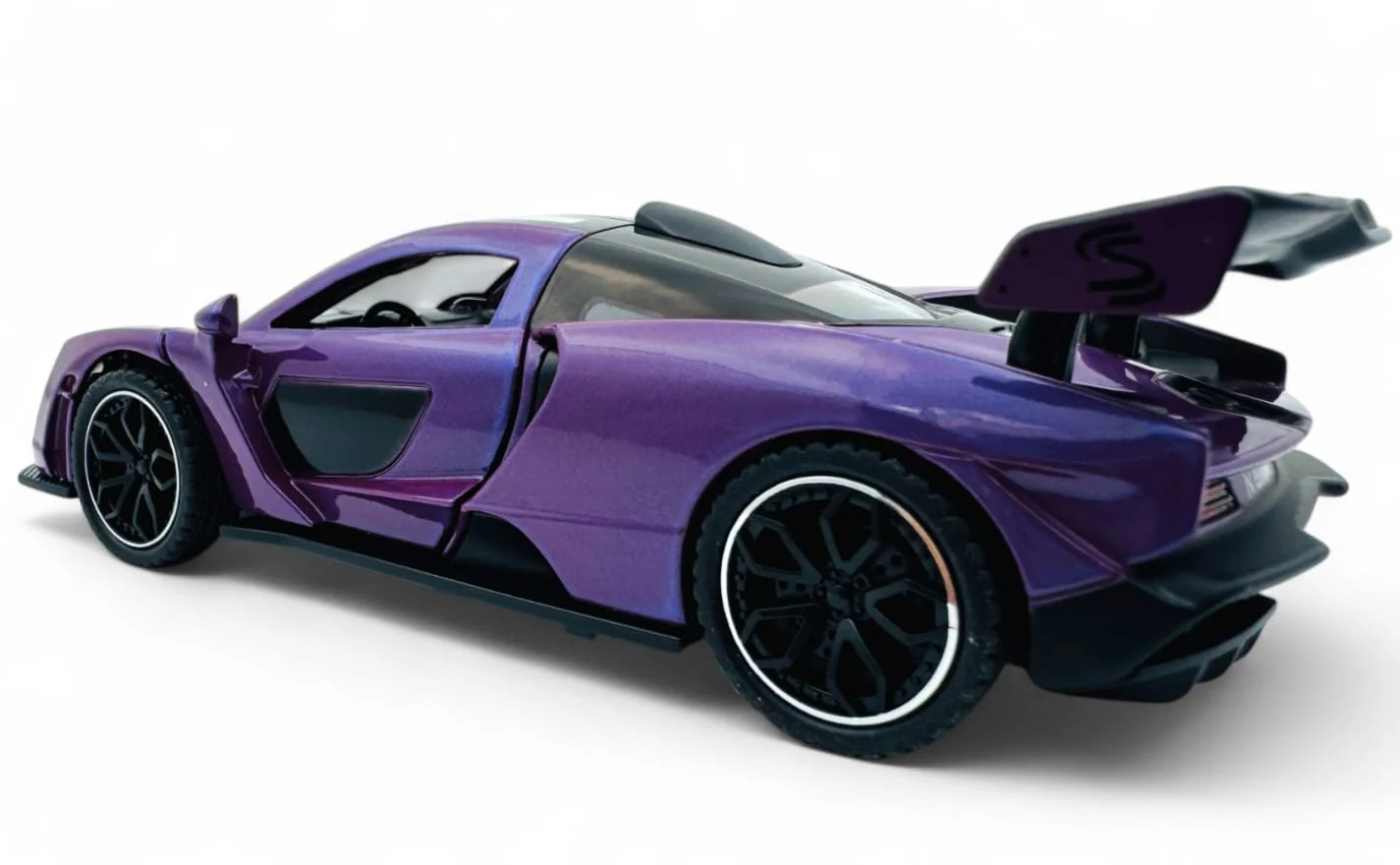 McLaren Senna Supercar 1:24  diecast scale model car collectible - Image 9