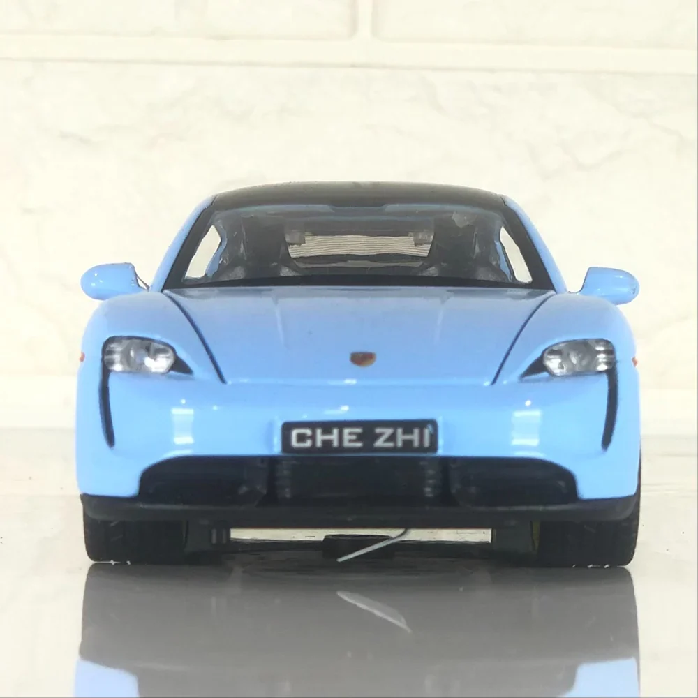 Porsche Taycan Turbo S Model 1:24 diecast scale model car collectible - Image 4