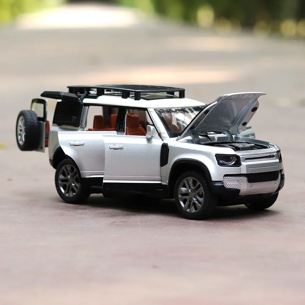 Remote Control Metal Diecast Defender Car with Smoke Effect | Openable Doors & Light | 1:22 Scale - Image 10