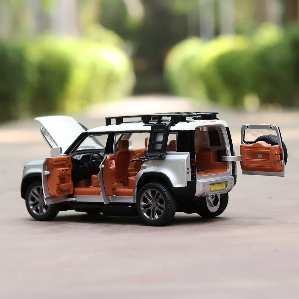 Remote Control Metal Diecast Defender Car with Smoke Effect | Openable Doors & Light | 1:22 Scale - Image 11