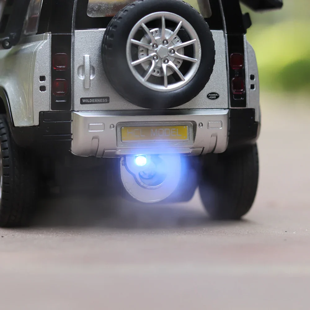 Remote Control Metal Diecast Defender Car with Smoke Effect | Openable Doors & Light | 1:22 Scale - Image 4