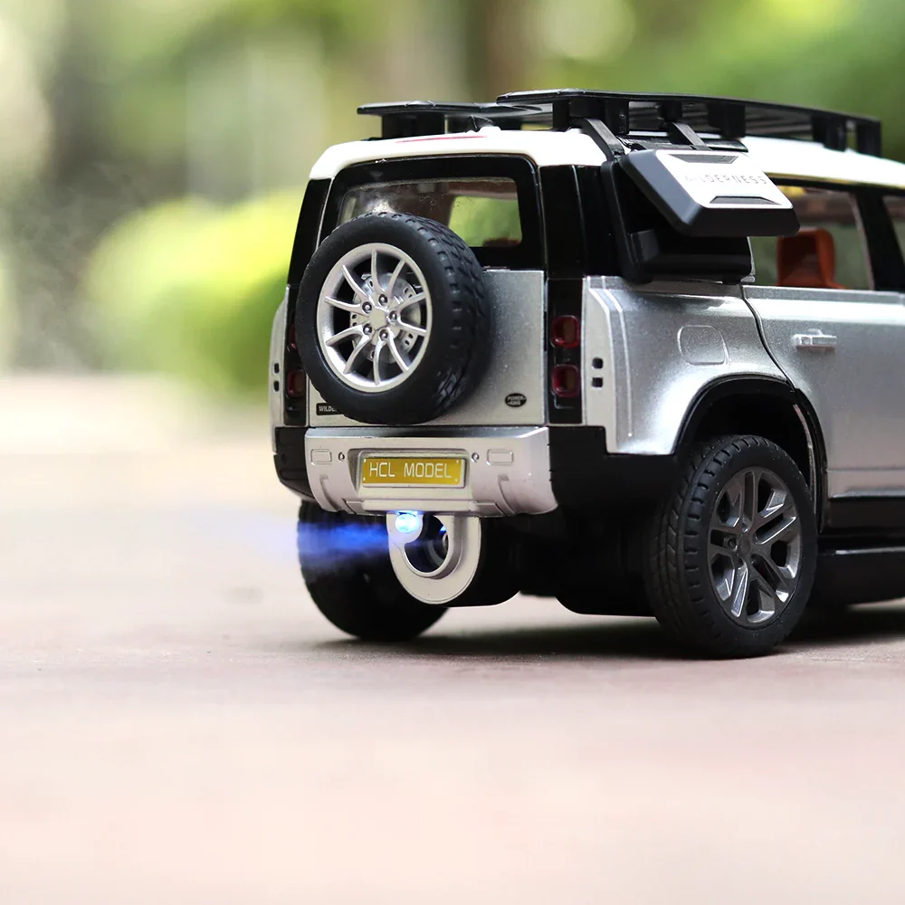 Remote Control Metal Diecast Defender Car with Smoke Effect | Openable Doors & Light | 1:22 Scale - Image 5