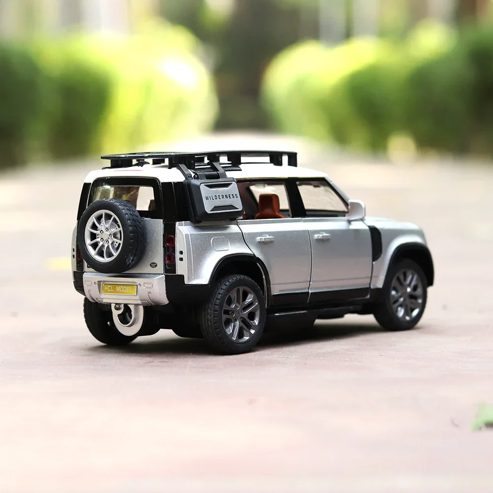 Remote Control Metal Diecast Defender Car with Smoke Effect | Openable Doors & Light | 1:22 Scale - Image 6