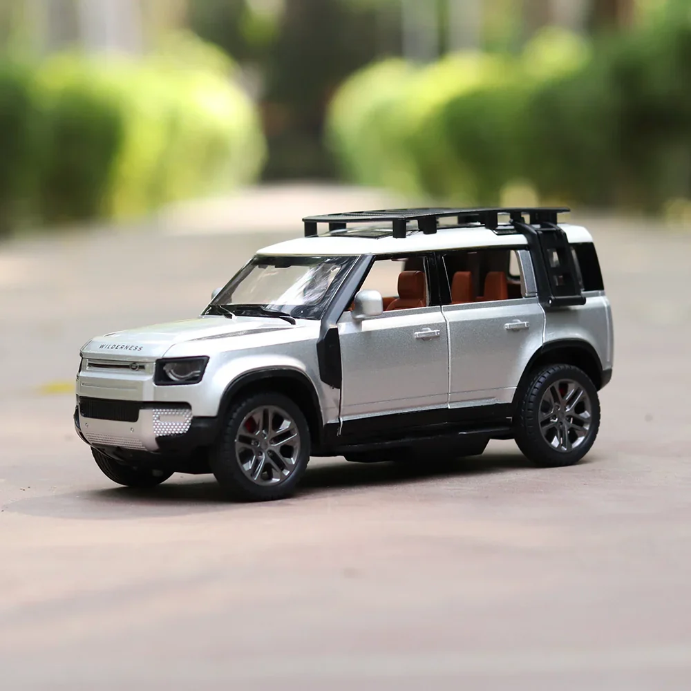 Remote Control Metal Diecast Defender Car with Smoke Effect | Openable Doors & Light | 1:22 Scale - Image 8