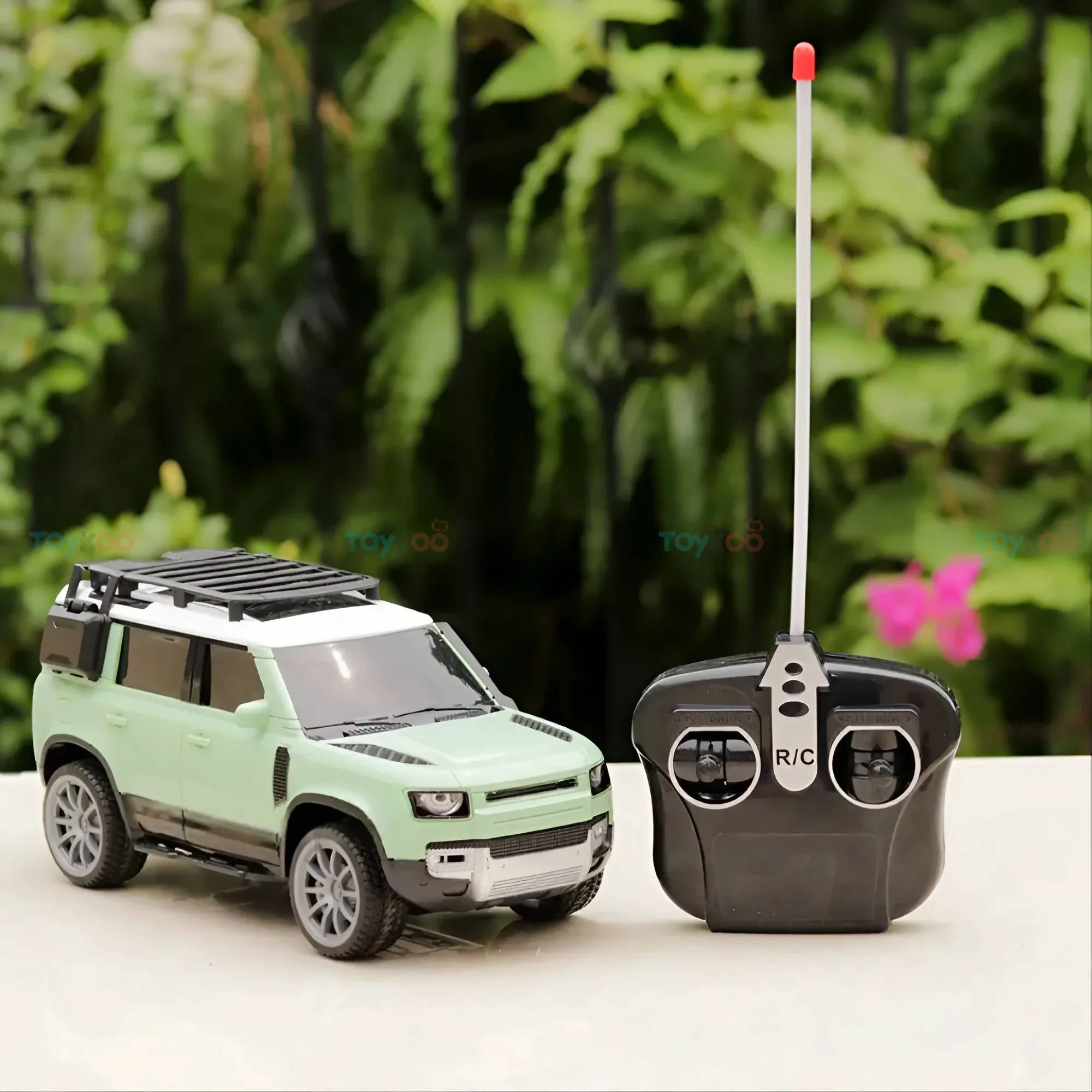 Remote Controlled Resembling Defender Toy Car | 1:16 Scale - Image 3