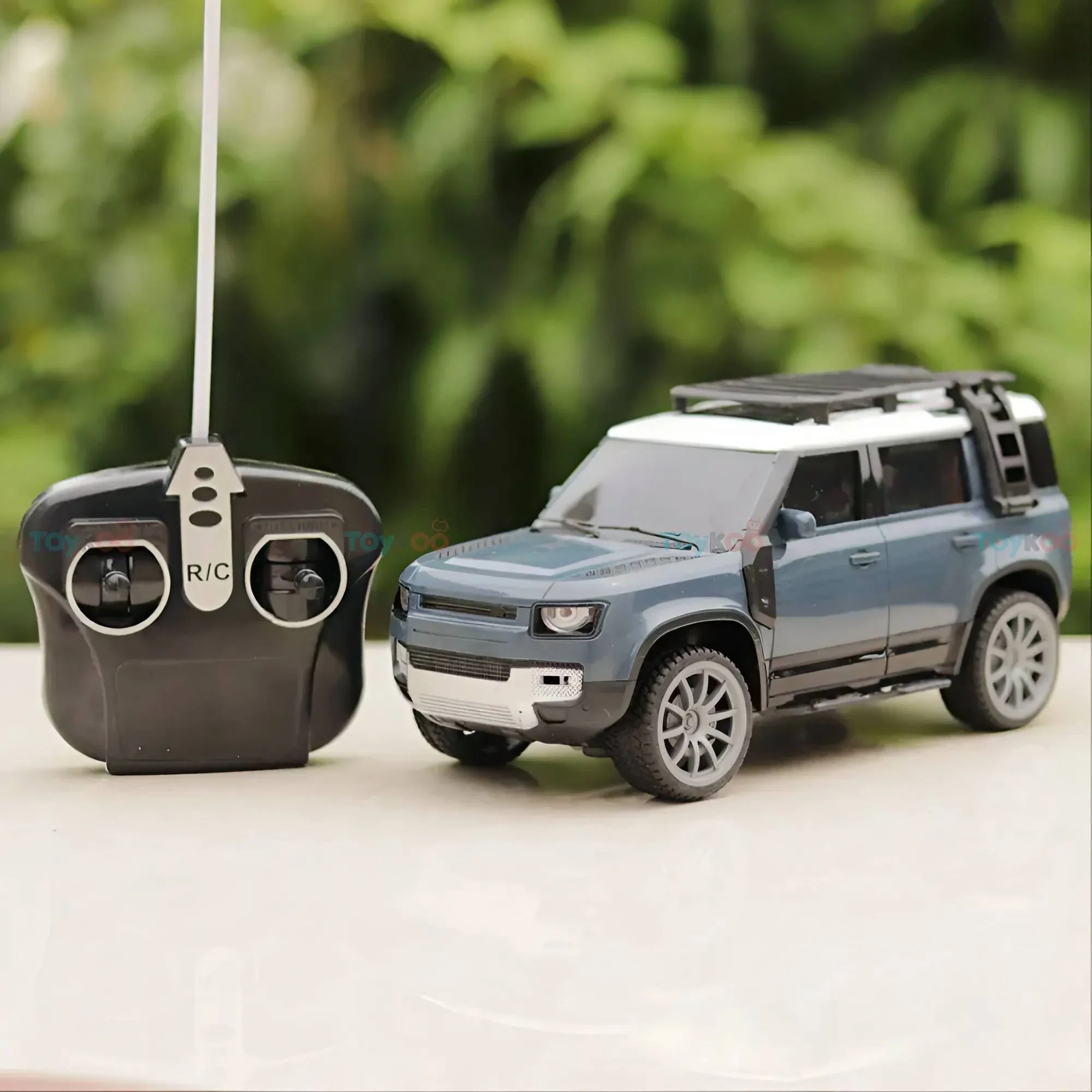 Remote Controlled Resembling Defender Toy Car | 1:16 Scale - Image 5