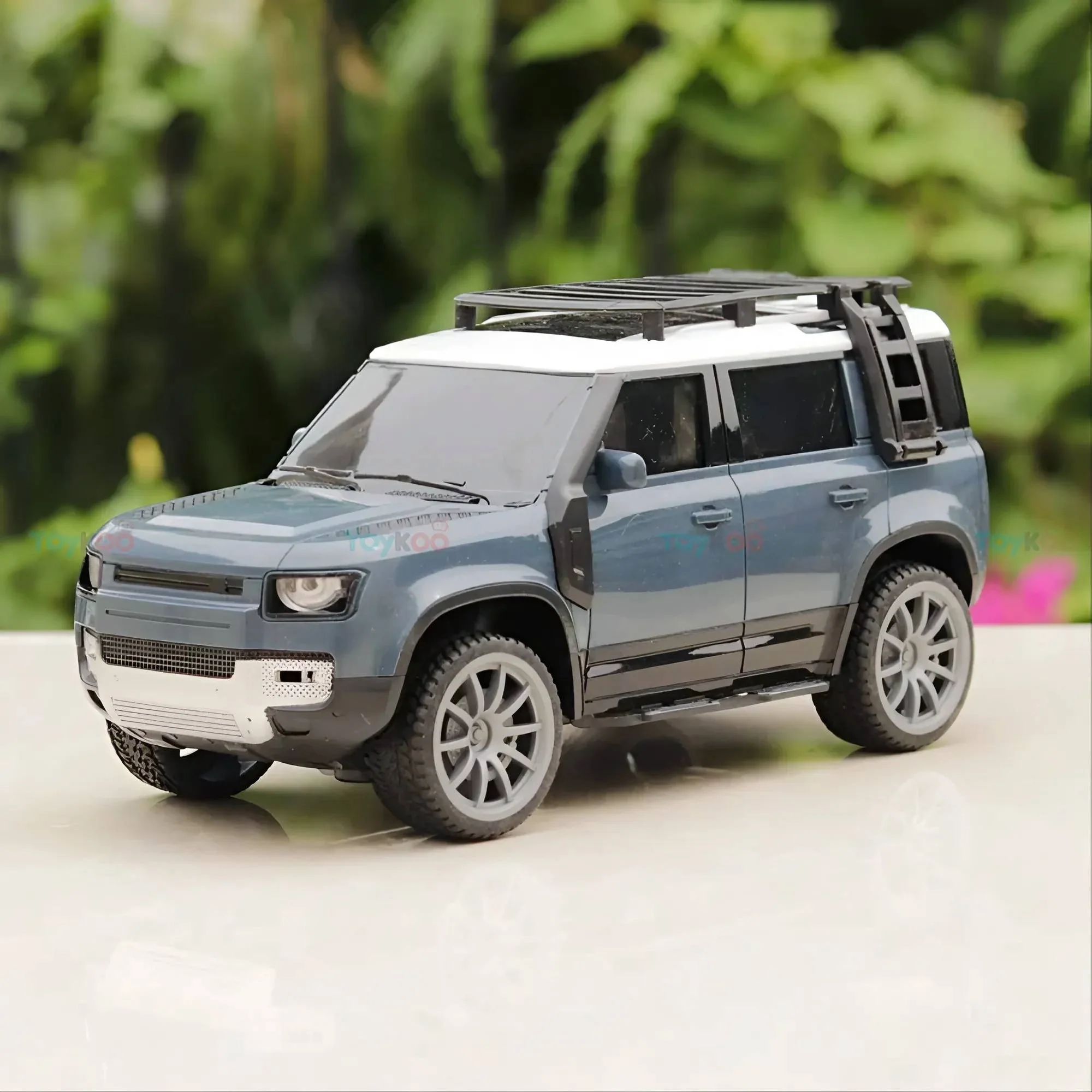 Remote Controlled Resembling Defender Toy Car | 1:16 Scale - Image 7